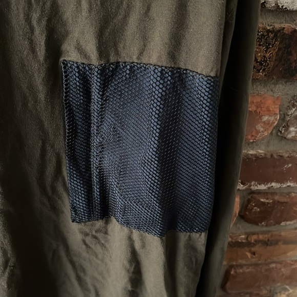 Urban Outfitters Mens Dark Green Long Sleeve Shirt With Blue Mesh Pocket WRap Si - Picture 2 of 8